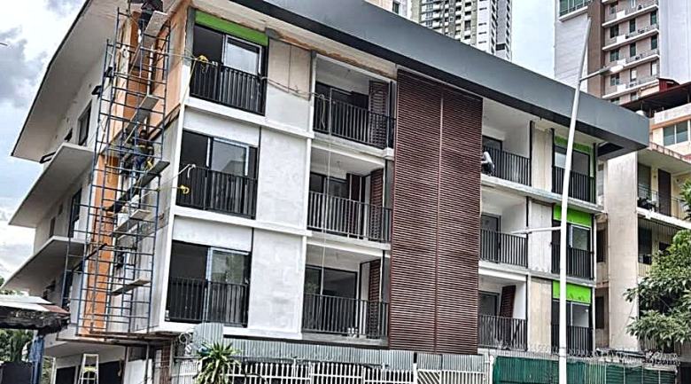Edificio 59, a 19-unit building currently in renovation